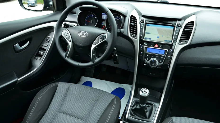 HYUNDAI i30 -