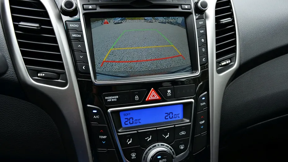 HYUNDAI i30 -