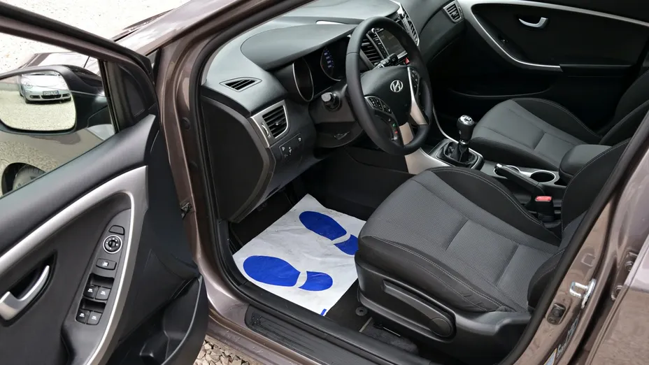 HYUNDAI i30 -