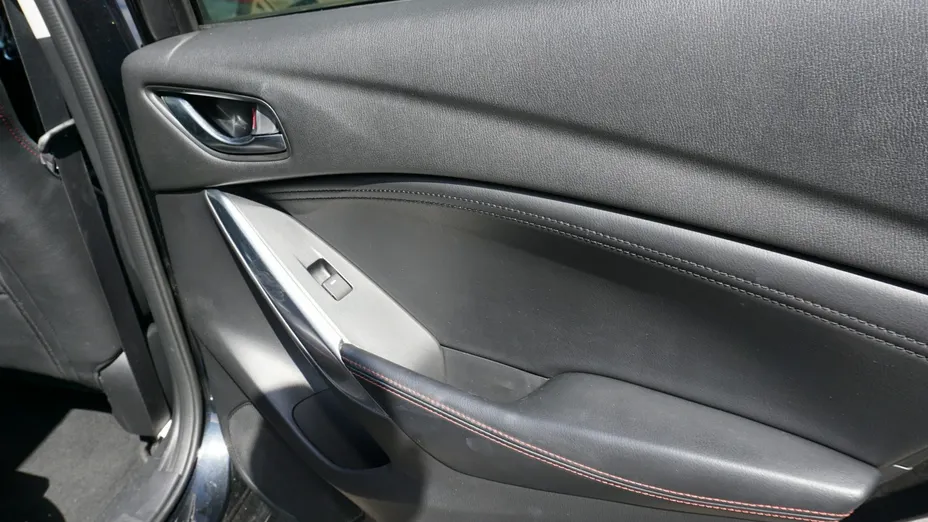 MAZDA 6 -