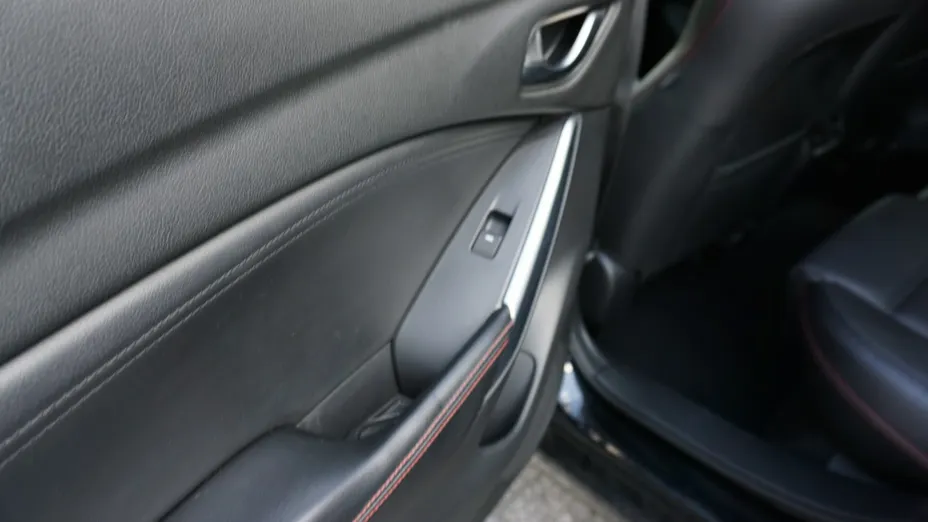 MAZDA 6 -