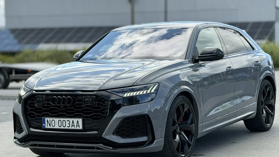 AUDI RS Q8 -