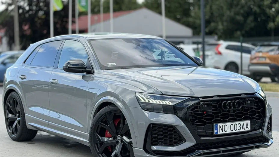AUDI RS Q8 -