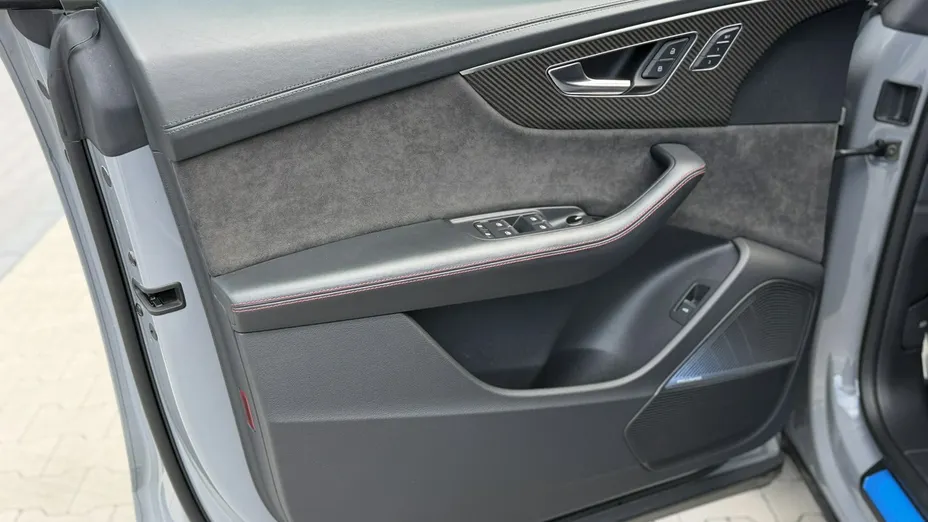 AUDI RS Q8 -