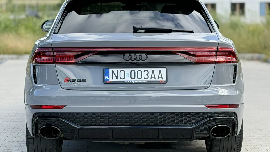 AUDI RS Q8 -