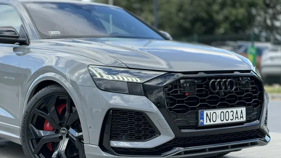 AUDI RS Q8 -