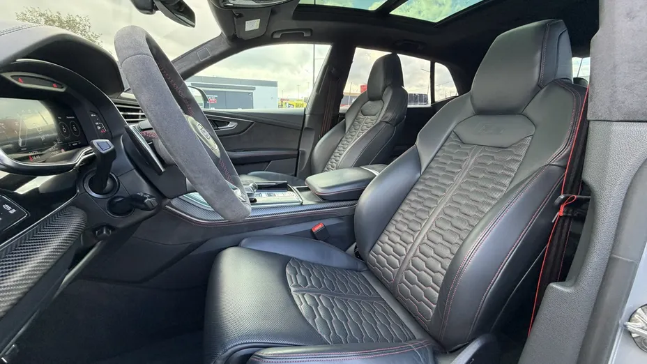 AUDI RS Q8 -