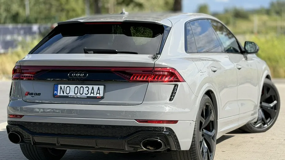 AUDI RS Q8 -