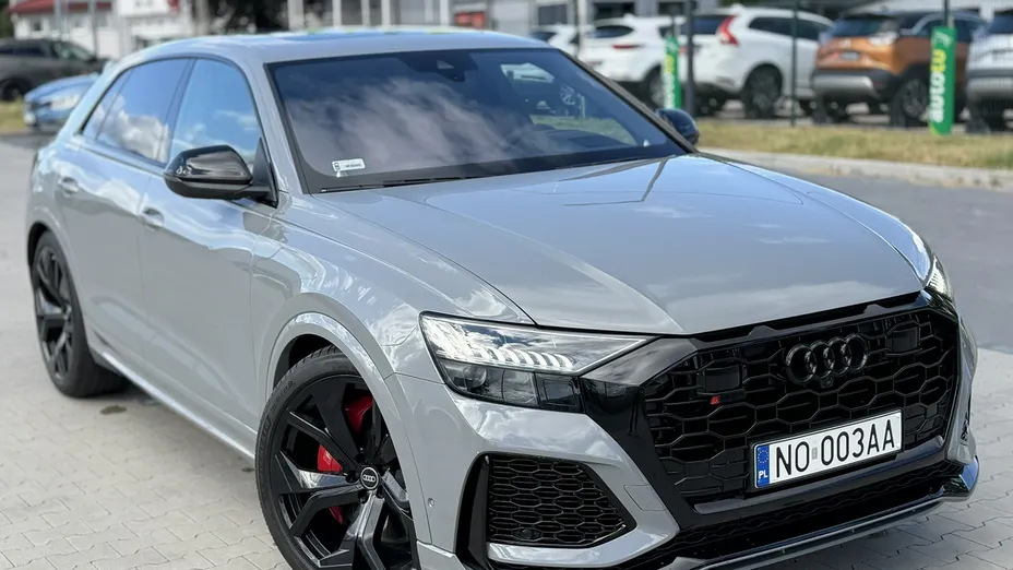 AUDI RS Q8 -