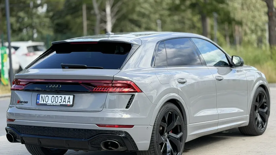 AUDI RS Q8 -