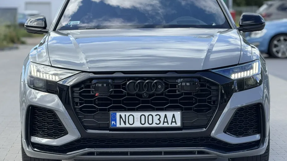 AUDI RS Q8 -