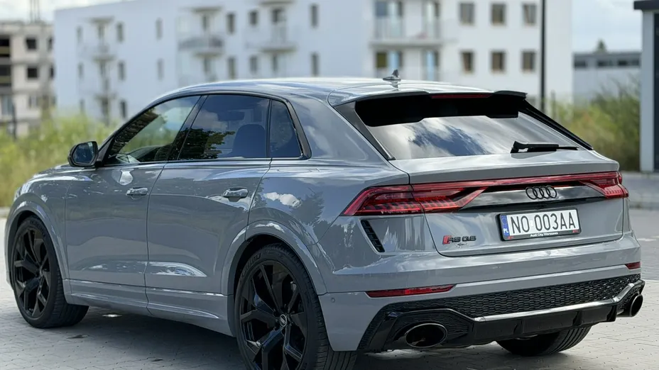 AUDI RS Q8 -