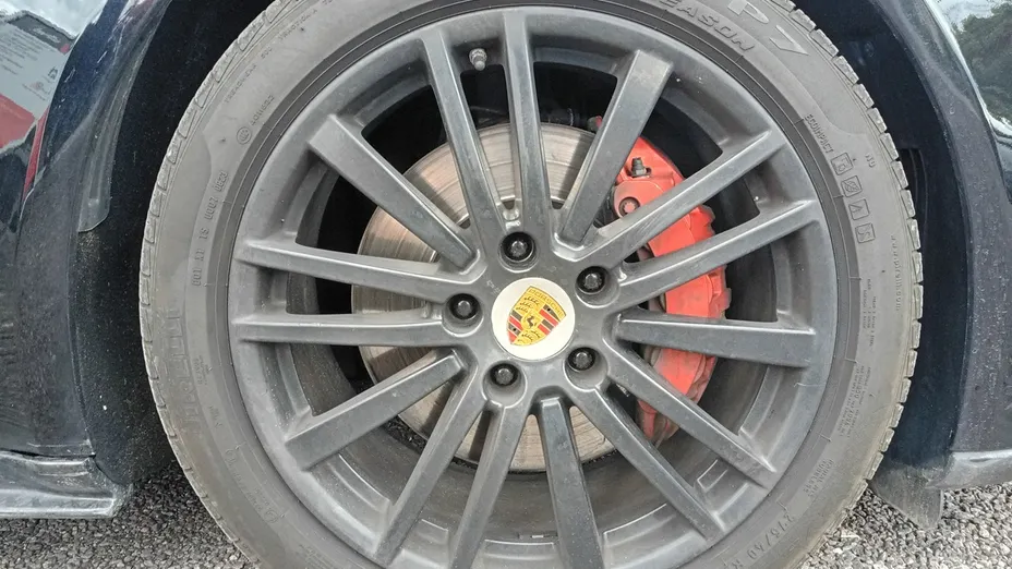 PORSCHE Panamera -