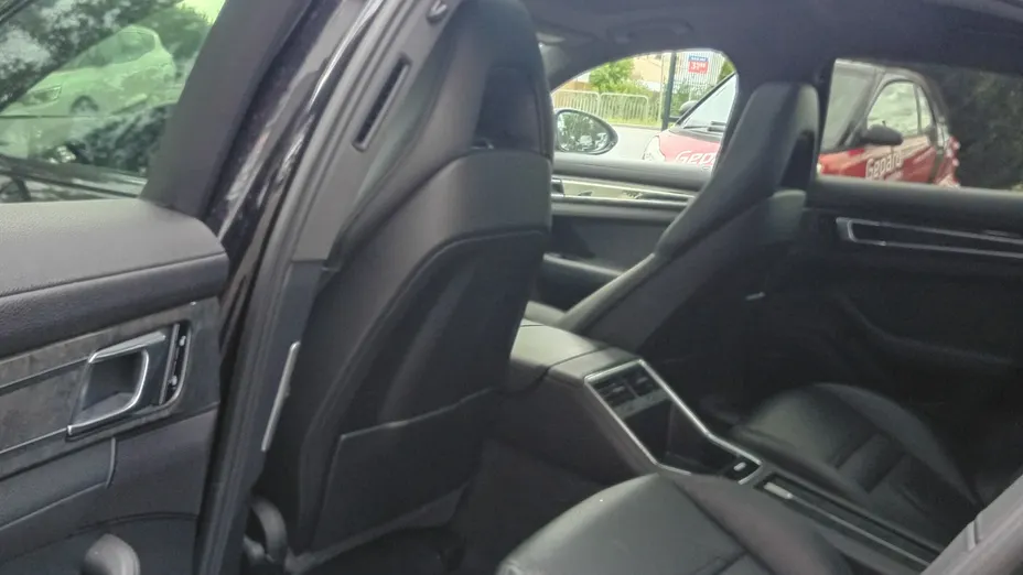 PORSCHE Panamera -