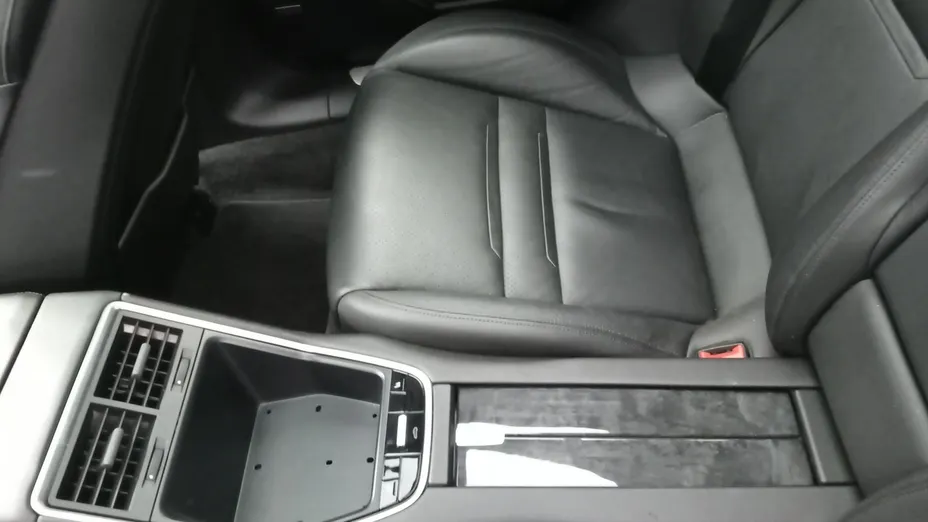 PORSCHE Panamera -