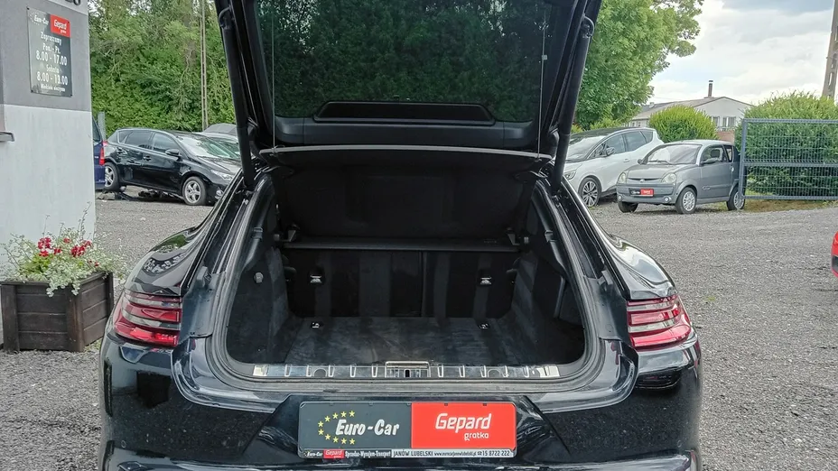PORSCHE Panamera -