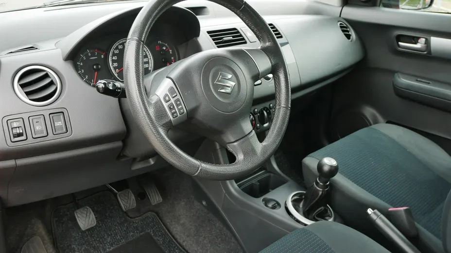 SUZUKI Swift -