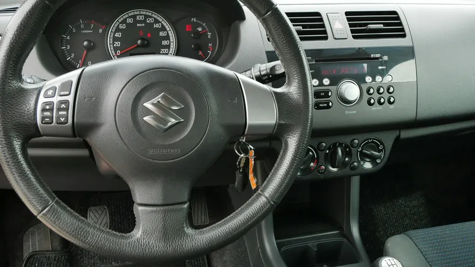 SUZUKI Swift -