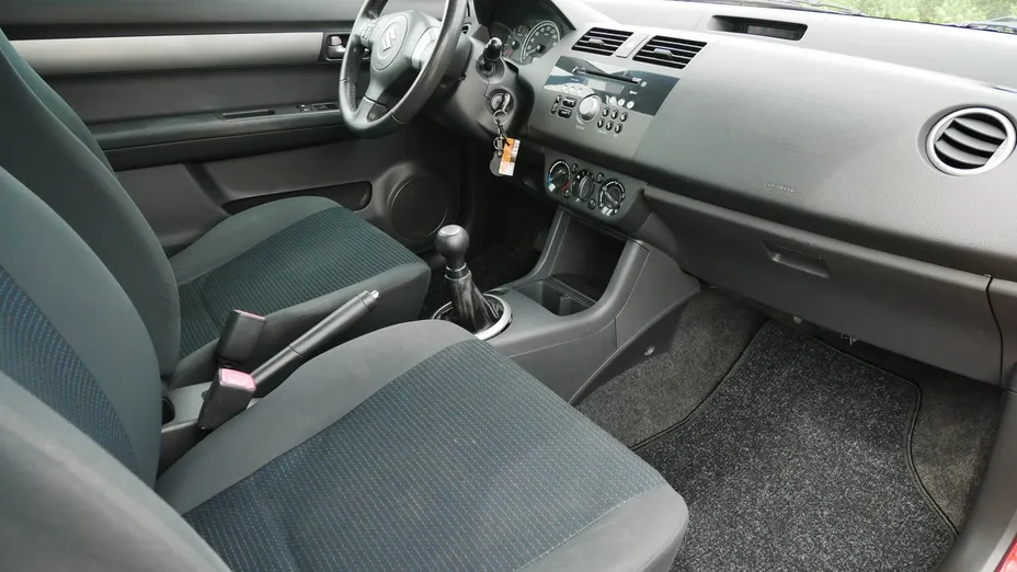 SUZUKI Swift -