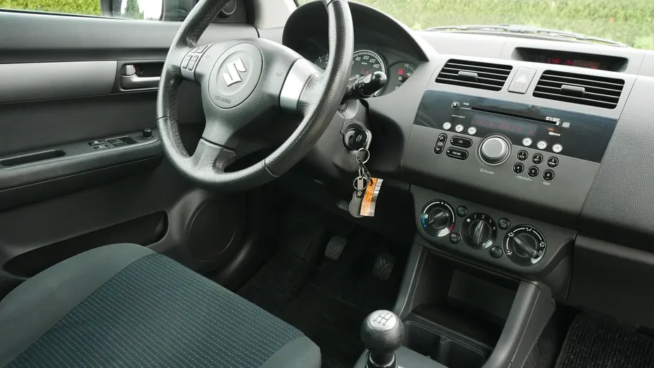 SUZUKI Swift -
