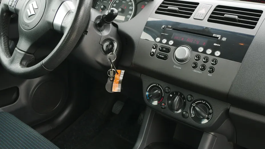 SUZUKI Swift -