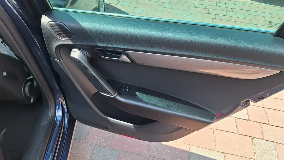 VOLKSWAGEN Passat -