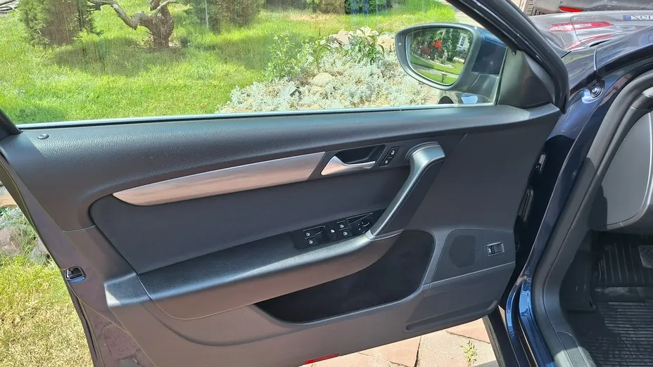 VOLKSWAGEN Passat -