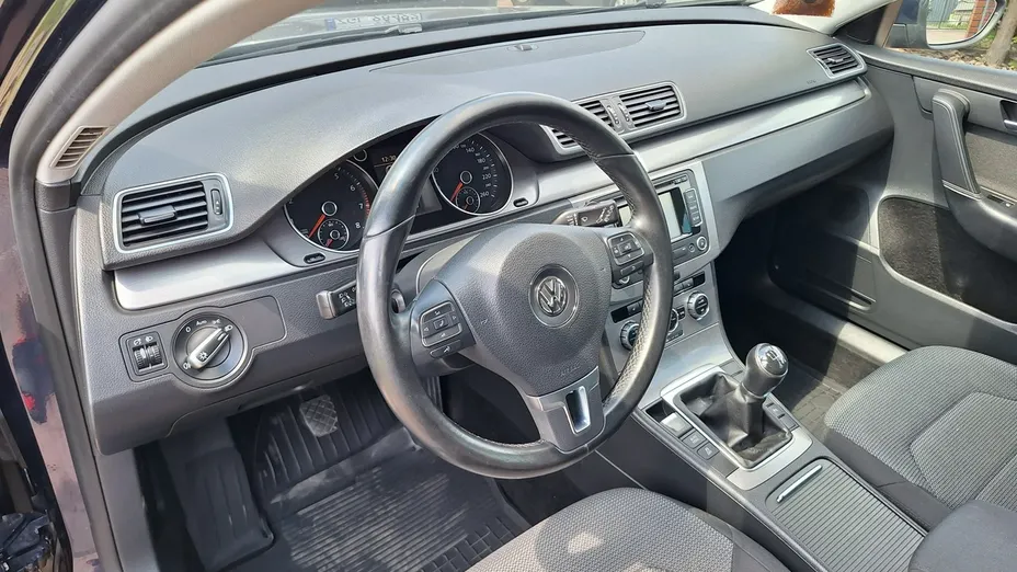 VOLKSWAGEN Passat -