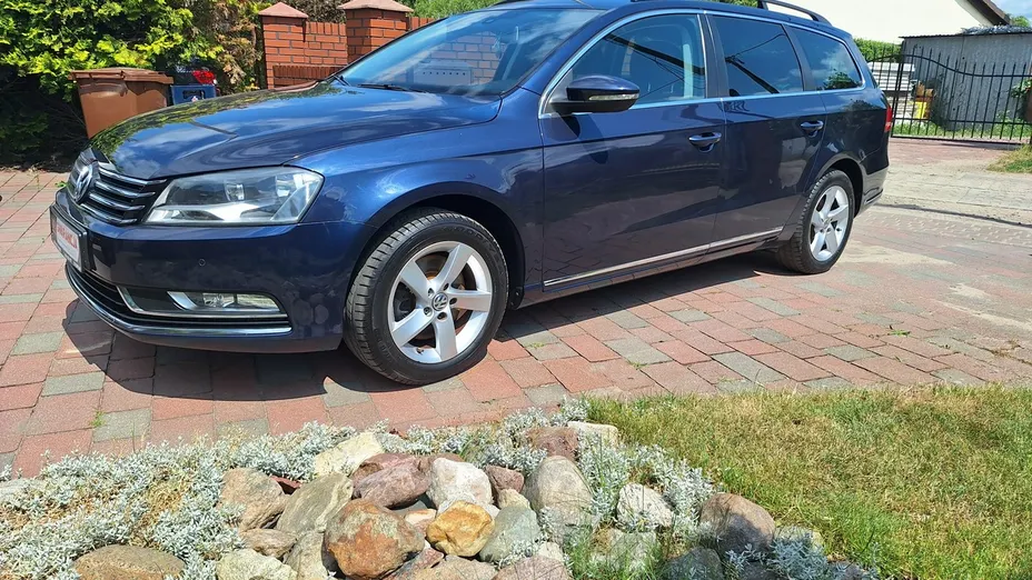 VOLKSWAGEN Passat -