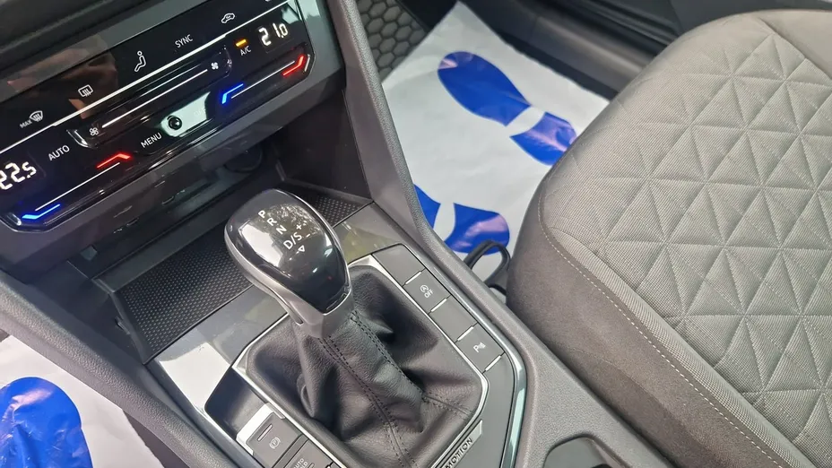 VOLKSWAGEN Tiguan -