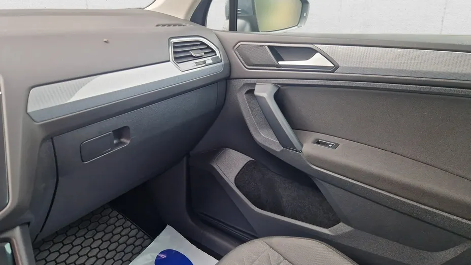 VOLKSWAGEN Tiguan -