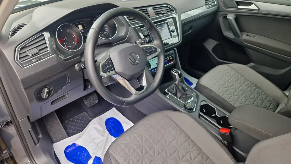 VOLKSWAGEN Tiguan -