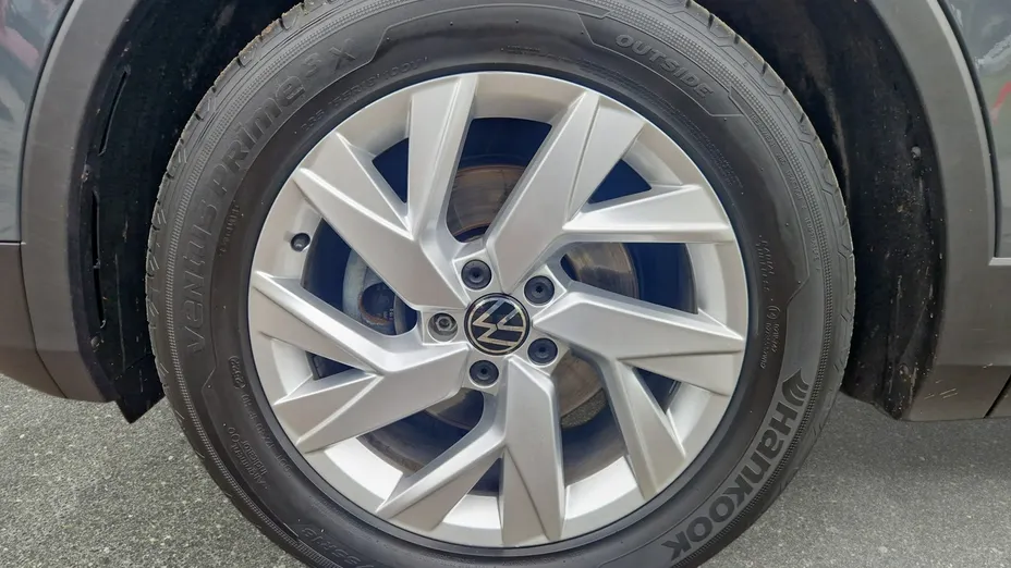 VOLKSWAGEN Tiguan -