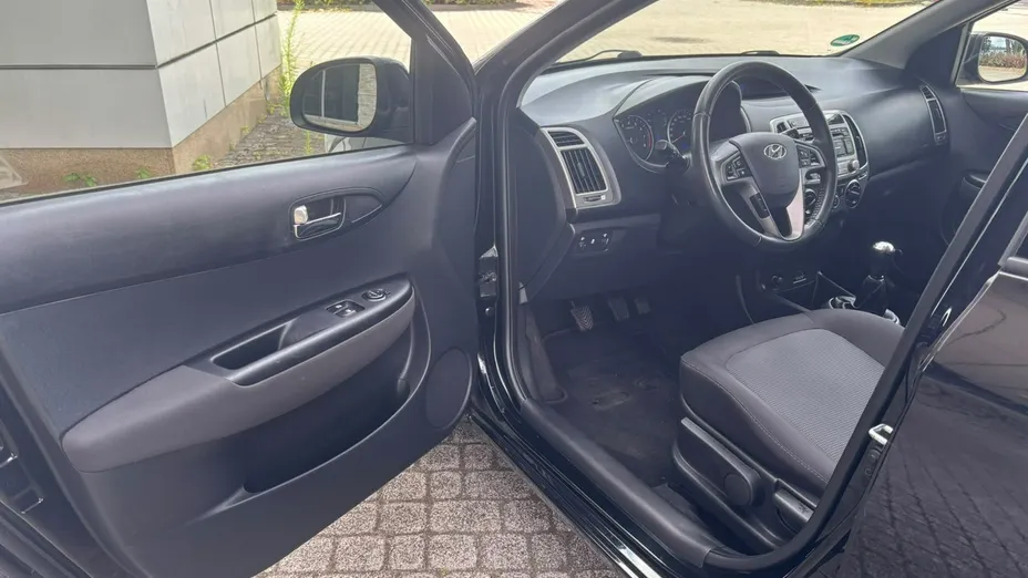 HYUNDAI i20 -