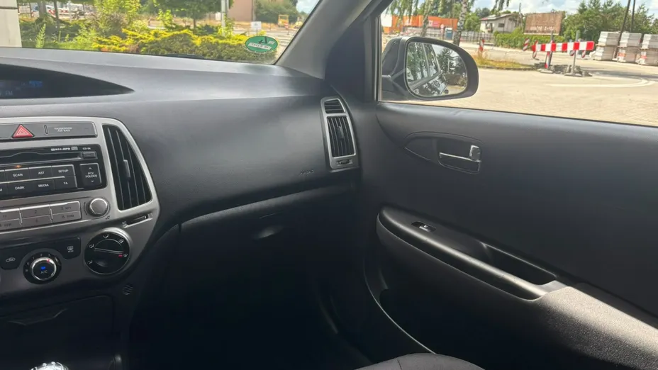 HYUNDAI i20 -