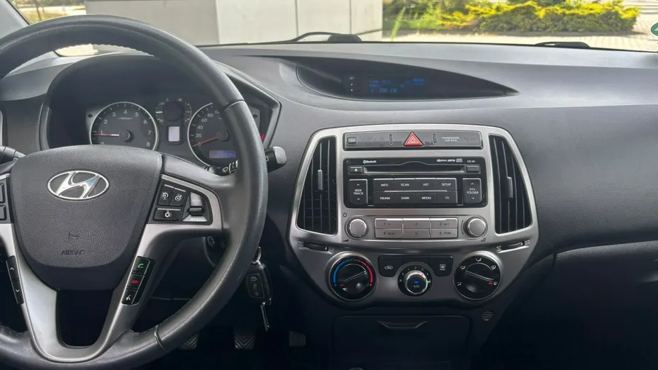 HYUNDAI i20 -