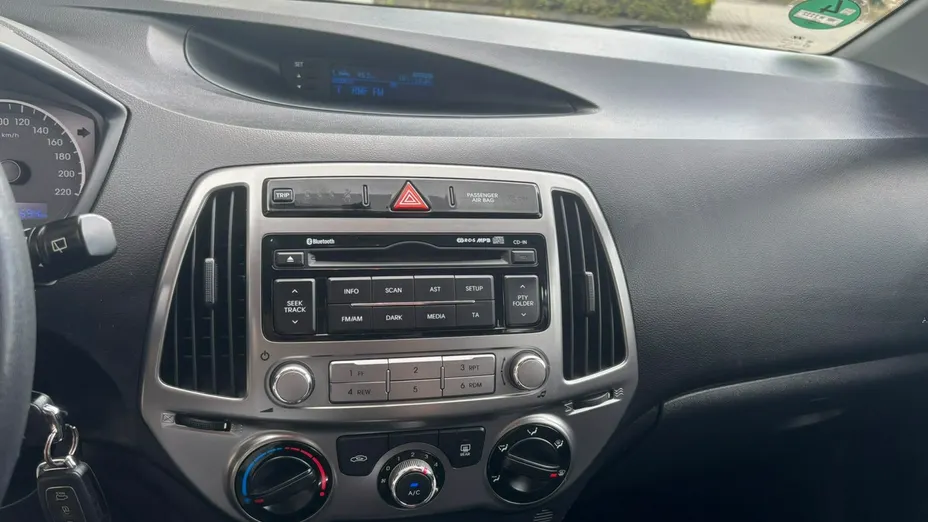 HYUNDAI i20 -