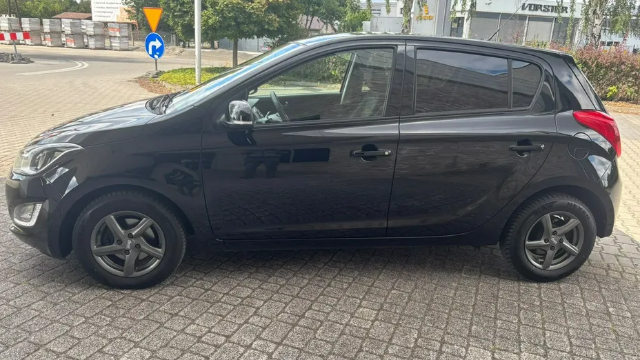 HYUNDAI i20 -