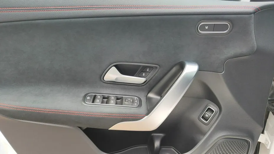 MERCEDES-BENZ CLA -