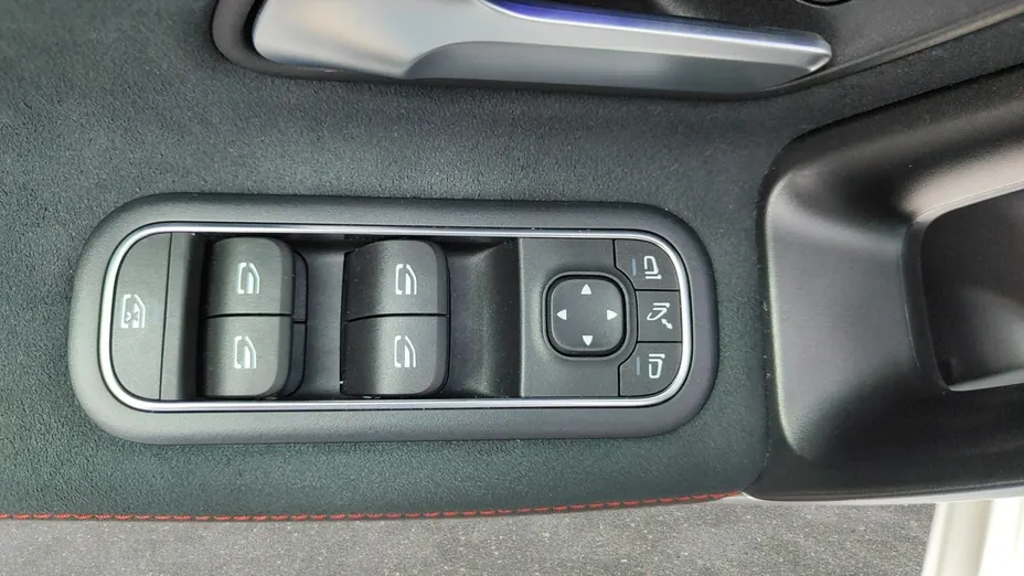 MERCEDES-BENZ CLA -