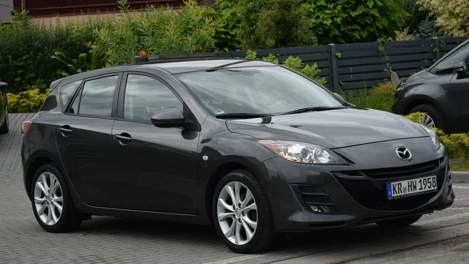 MAZDA 3 -