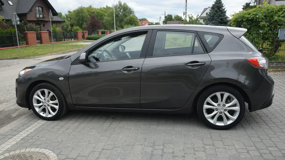 MAZDA 3 -
