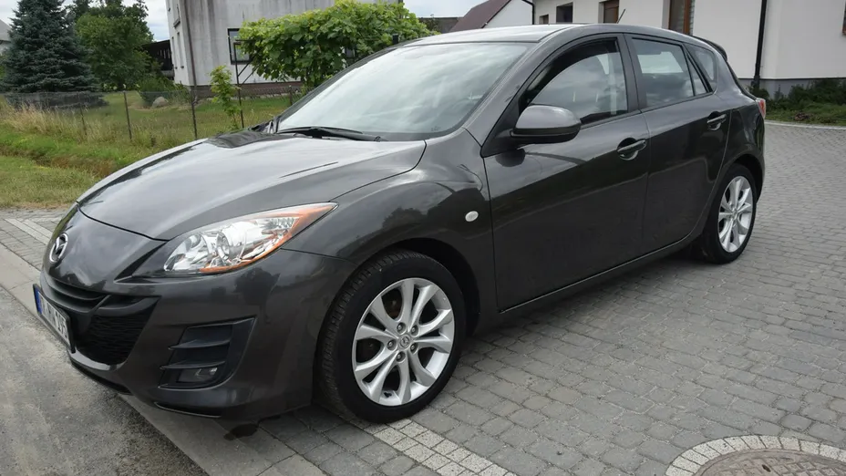 MAZDA 3 -