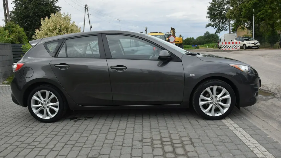 MAZDA 3 -