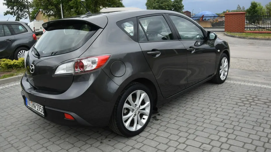 MAZDA 3 -