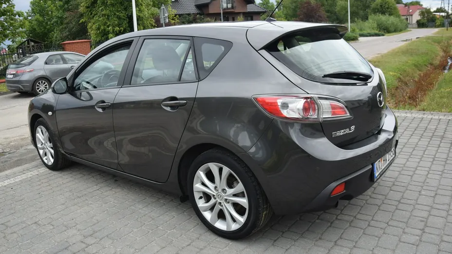 MAZDA 3 -