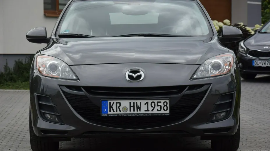 MAZDA 3 -