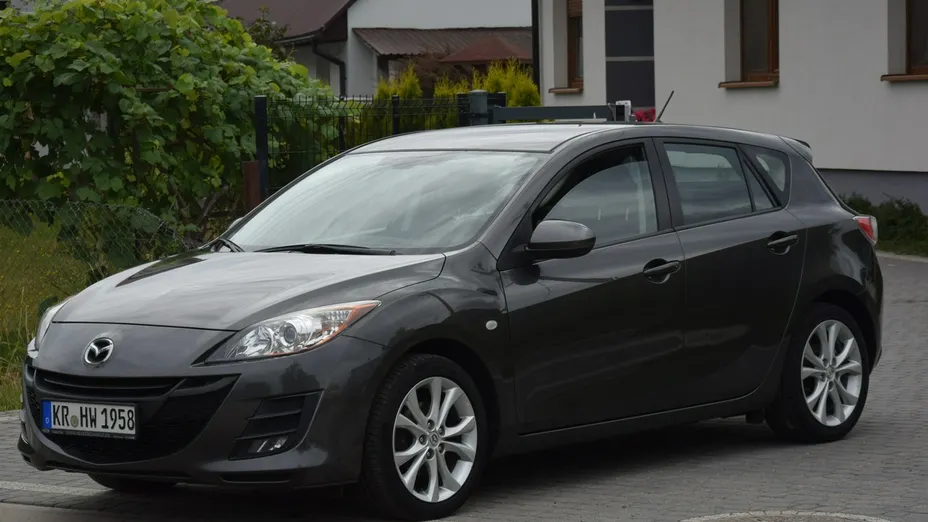 MAZDA 3 -