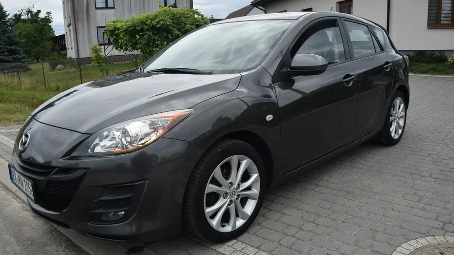 MAZDA 3 -