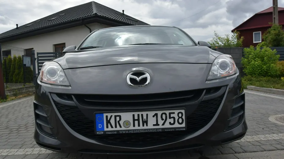 MAZDA 3 -
